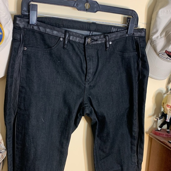 Blank NYC Woman’s 30W Black Jeans w/ Faux Leather Trim - Picture 4 of 14